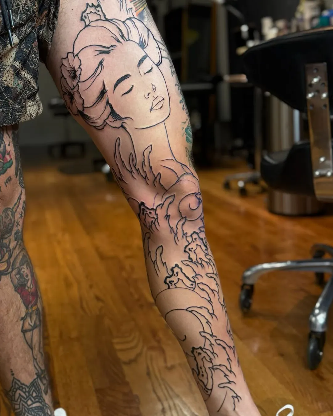 sofiia tattoo artist chicago leg tattoo geisha flowers