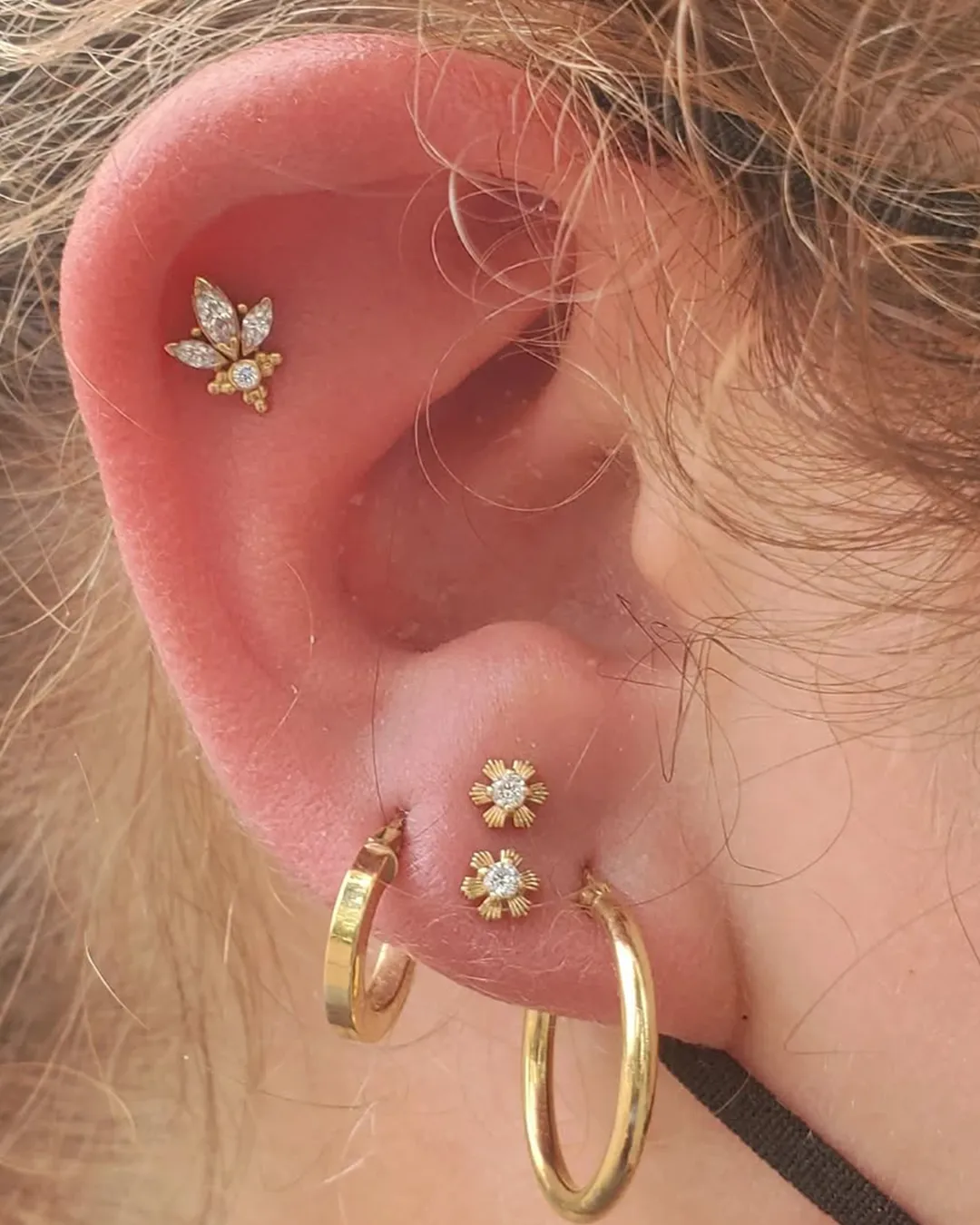 body-piercing-helix-bee-gold-ear-piercing-chicago-shops body piercing helix bee gold ear piercing chicago shops